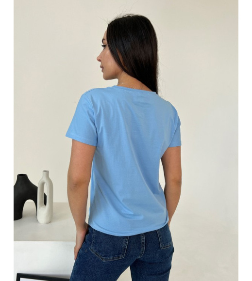 Блакитна футболка з принтом