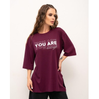 Бордовая свободная футболка с разрезами