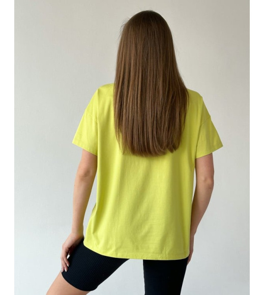 Салатова футболка оверсайз з кольоровим принтом
