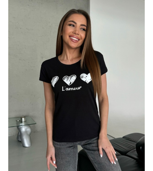 Черная трикотажная футболка с сердечками и надписью