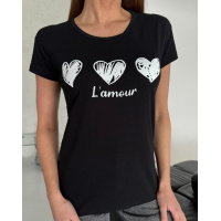 Чорна трикотажна футболка з серцем і написом