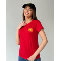 Красная трикотажная футболка с цветочком