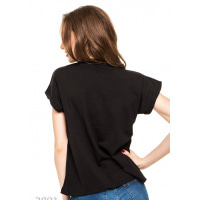Черная летняя футболка с яркой аппликацией на груди