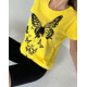 Желтая футболка с принтом и кружевной бабочкой