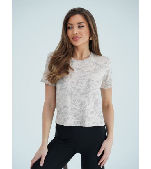 Светло-бежевая принтованная футболка в рубчик