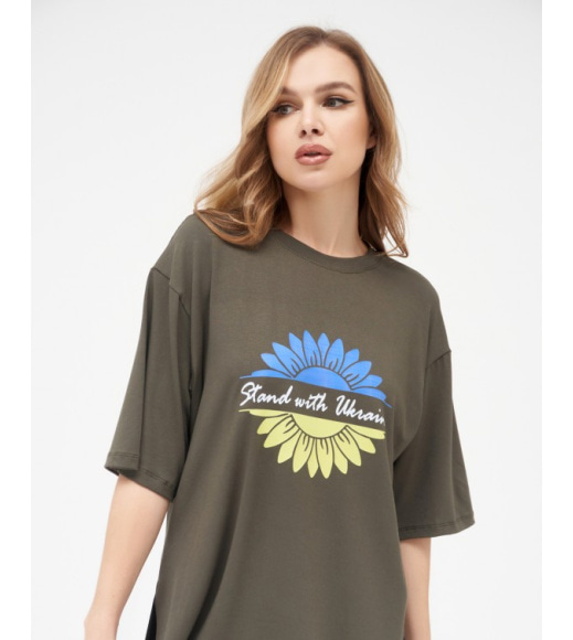 Трикотажная удлиненная футболка цвета хаки с разрезами