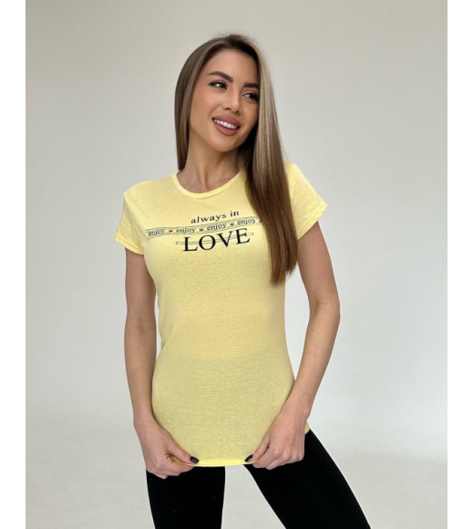 Жовта трикотажна футболка з написами