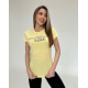 Желтая трикотажная футболка с надписями