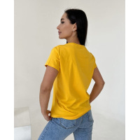 Желтая футболка с вышивкой
