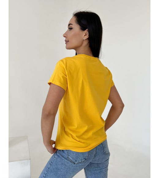 Жовта футболка з вишивкою
