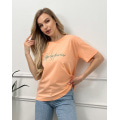 Персикова еластична футболка з написом
