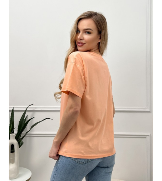 Персикова еластична футболка з написом