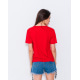 Красная тонкая футболка с небольшим принтом