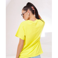 Жовта трикотажна футболка з яскравим принтом