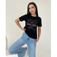 Черная трикотажная футболка с надписью