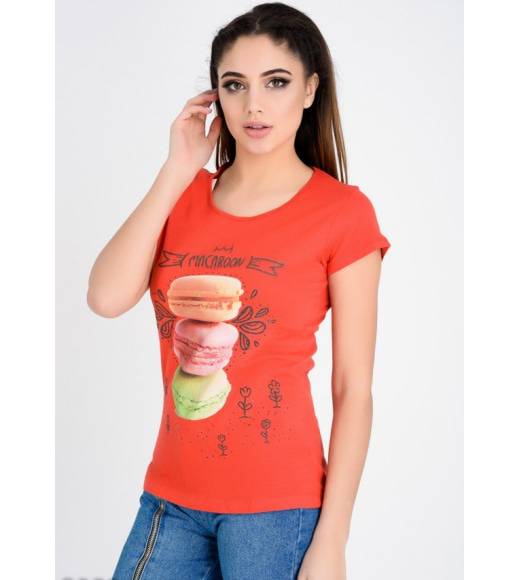 Червона футболка з макарунами