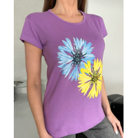 Бузкова бавовняна футболка з яскравим квітковим малюнком