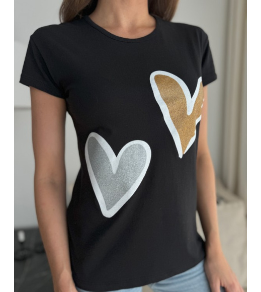 Чорна трикотажна футболка з блискучими серцями