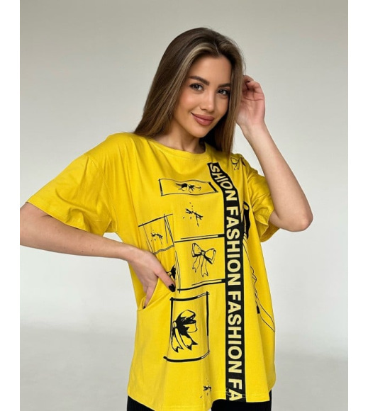 Желтая удлиненная футболка с принтом