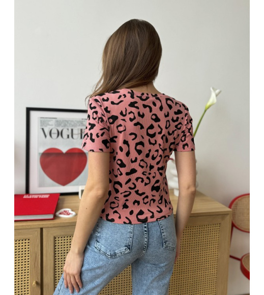 Розовая эластичная футболка с животным принтом