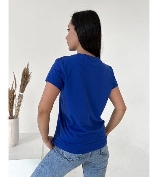 Синяя футболка с вышивкой