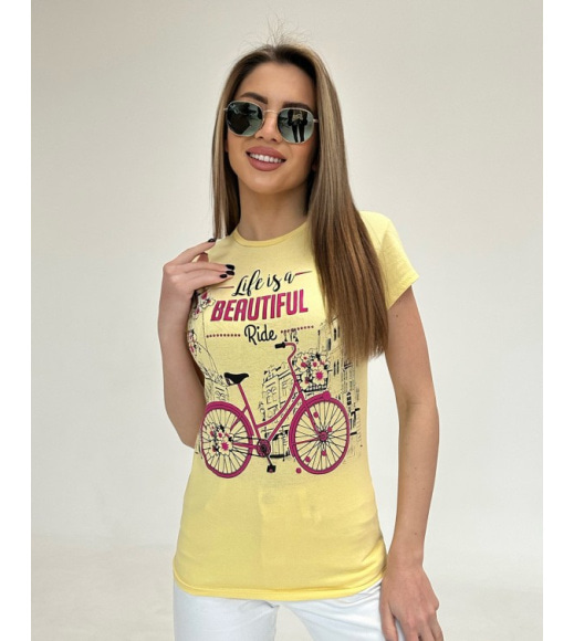 Желтая трикотажная футболка с велосипедом