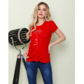 Красная хлопковая футболка с романтичным принтом