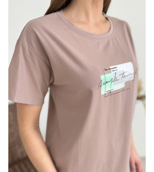 Темно-бежевая свободная трикотажная футболка с принтом