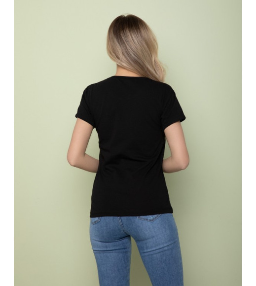 Чорна трикотажна футболка з кольоровим принтом