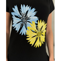 Чорна бавовняна футболка з яскравим квітковим малюнком