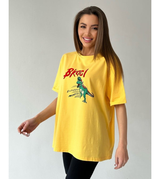Желтая оверсайз футболка с молодежным принтом