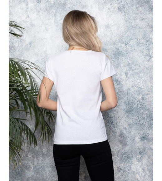 Белая трикотажная футболка с пайетками