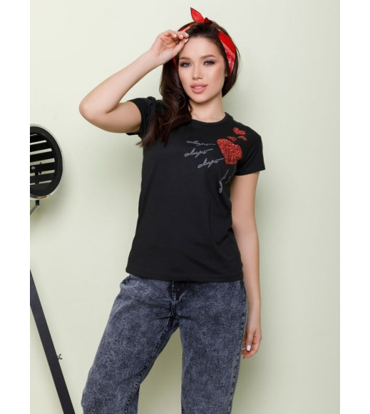 Черная трикотажная футболка с рисованными пайетками