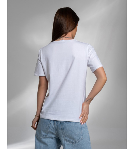 Белая трикотажная футболка с V-образной горловиной и надписью