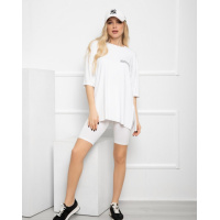 Белая свободная футболка с разрезами