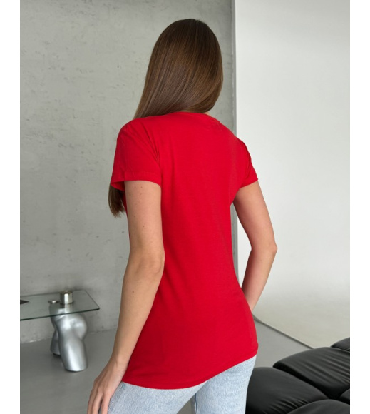 Червона трикотажна футболка з написом