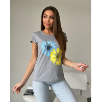 Серая хлопковая футболка с ярким цветочным рисунком