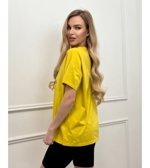 Желтая футболка оверсайз с цветным принтом