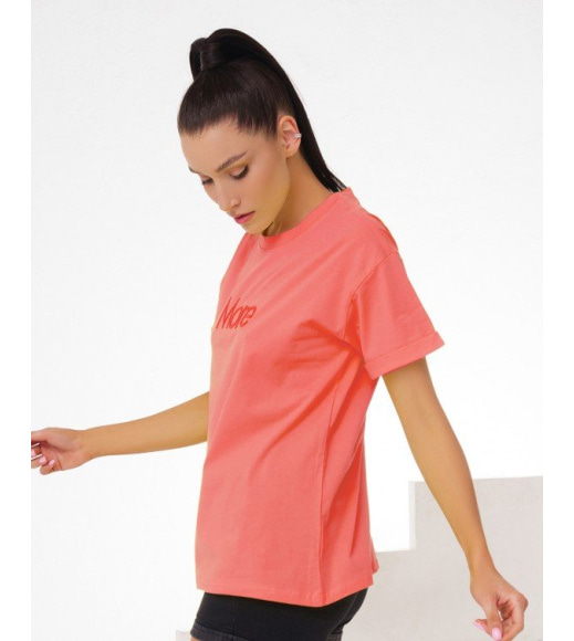 Персиковая трикотажная футболка с вышитой надписью