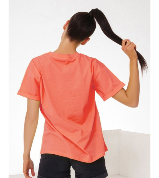 Персиковая трикотажная футболка с вышитой надписью