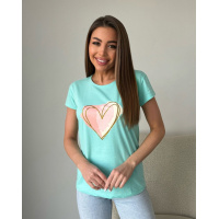 Мятная трикотажная футболка с крупным сердцем