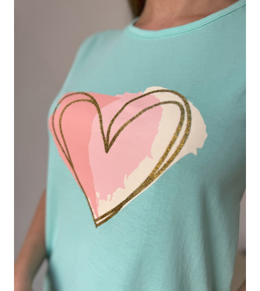 Мятная трикотажная футболка с крупным сердцем