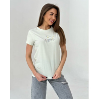 Мятная футболка с вышивкой