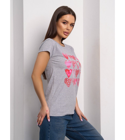 Серая трикотажная футболка с принтом-сердечками