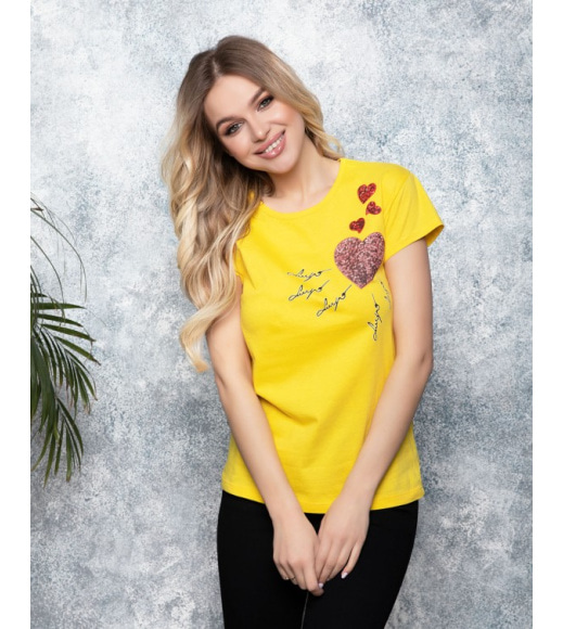 Жовта трикотажна футболка з паєтками