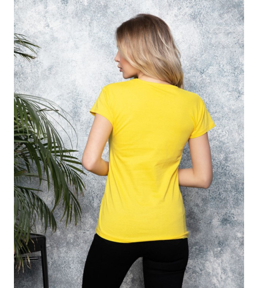 Жовта трикотажна футболка з паєтками