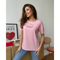 Розовая свободная футболка с вышитой надписью