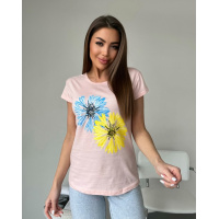 Розовая хлопковая футболка с ярким цветочным рисунком