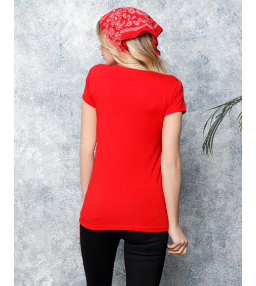 Красная трикотажная однотонная футболка