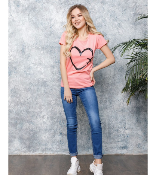 Розовая трикотажная футболка с принтом-сердцем